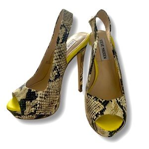 ‘STEVE MADDEN’ SNAKESKIN ADIN HEELS!!